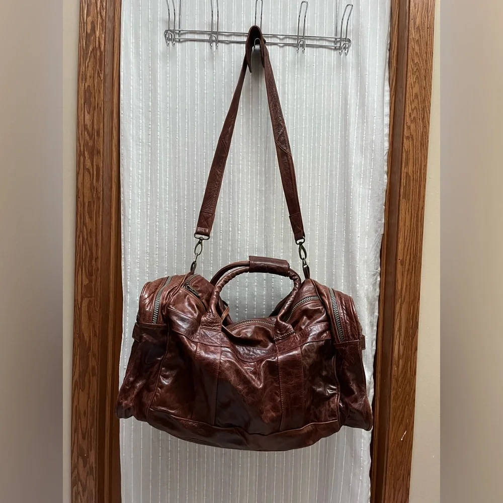 Handcrafted Leather With Zippered Compartments Traveling Duffel Bag Size XL